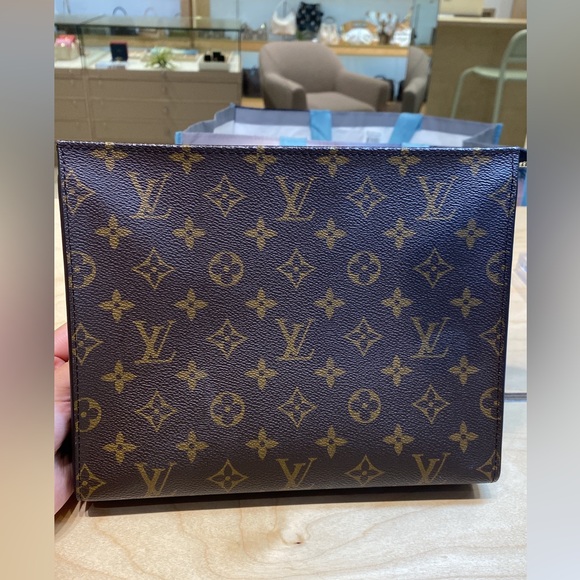 Louis Vuitton Toiletry Pouch Monogram Canvas 26 - Picture 1 of 5